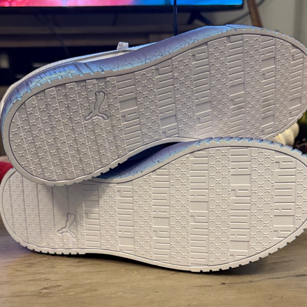#131 Puma Carina 2.0 Youth leather White& Lavender&blue ombré soles NWOT sz 6 - Picture 7 of 8